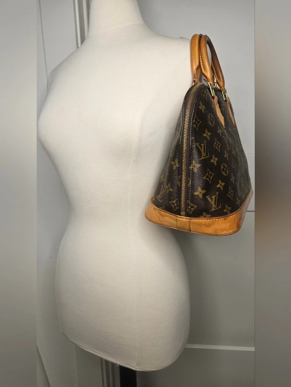 Authentic Louis Vuitton • Alma PM • Monogram Canvas • Vintage • Handbag